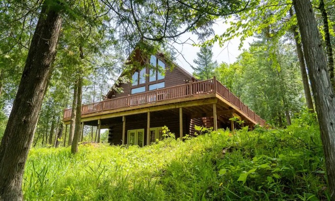 Tustin Maison | Tranquil cabin on the Pine River