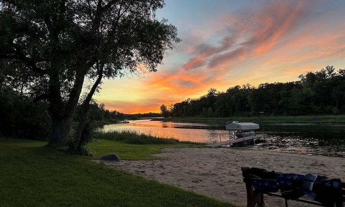 Erskine Cabine | Tranquil cabin with AC on charming Lake Sarah.