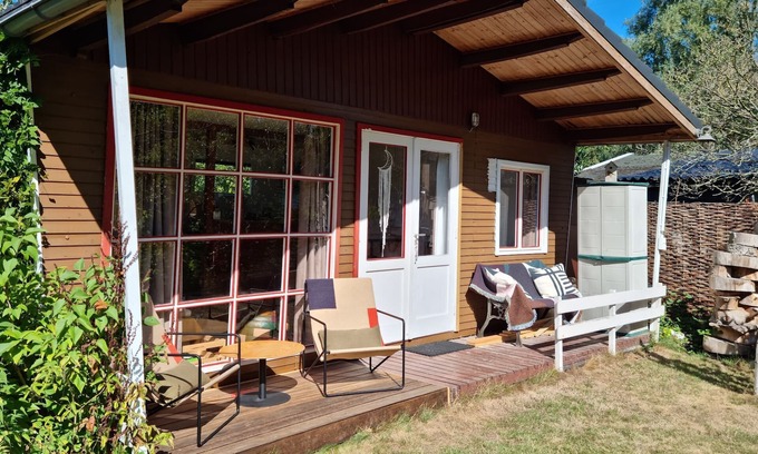 Geel Chalet De Ski | Tranquil chalet in Geel with garden