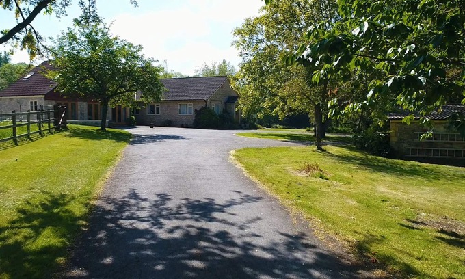 Langport Maison | Tranquil, converted barn annex, spectacular gardens
