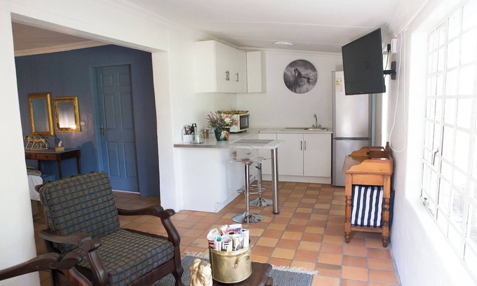Hekpoort Maison | Tranquil Cottage on Horse Farm