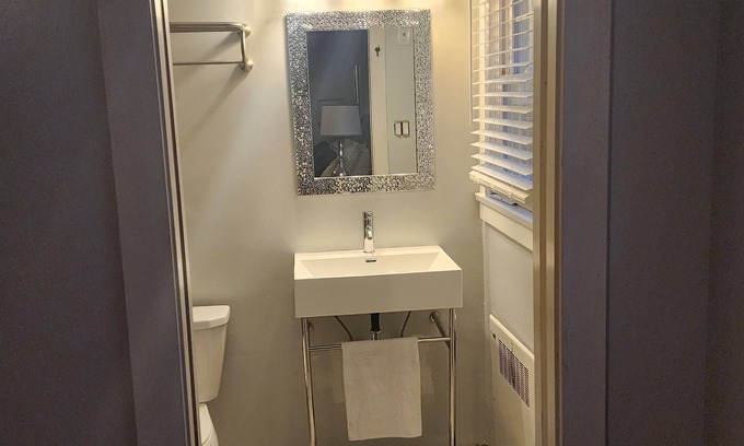 Stafford Appartement | Tranquil Country Retreat with King Bed & Luxury Walk-In Shower