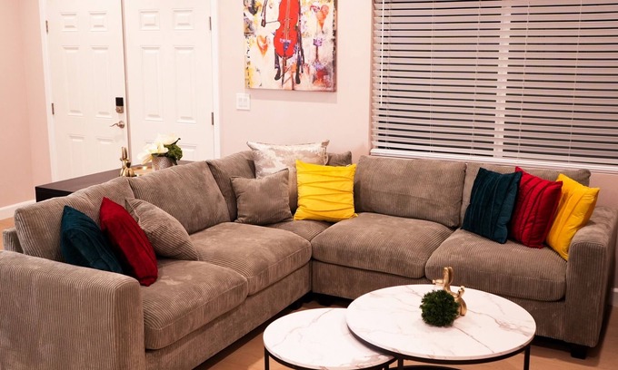 Charter Oak Maison | Tranquil & Cozy Stay – Your Relaxing Home Away from Home