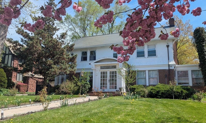 Elizabeth Maison | Savor Elizabeth living near Prudential Center & Metlife Stadium
