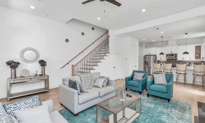 South Central Houston Maison | Tranquil Downtown Escape with Backyard