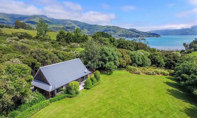 Akaroa Maison | Tranquil Family Retreat