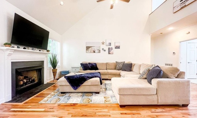 Ogden Maison | Tranquil Haven: Spacious Retreat for 16+ w/ Games