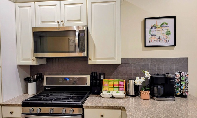 Mid-Cambridge Appartement | Tranquil home loved by repeat guests, Harvard Square