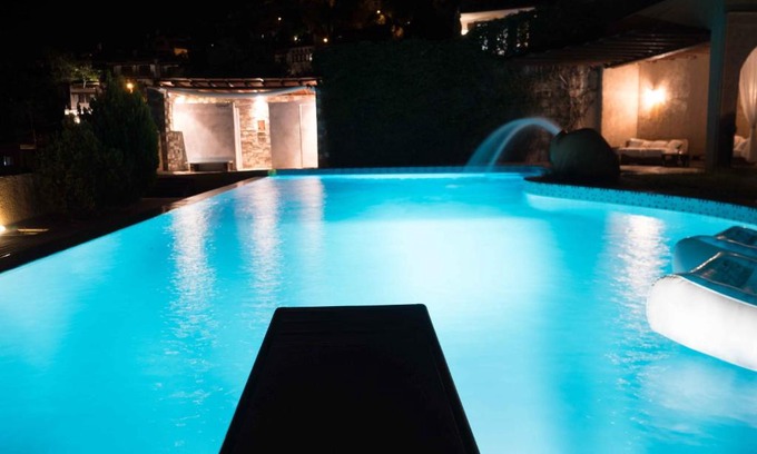 Ano Volos Appartement | Tranquil Infinity Pool Getaway (private jacuzzi and steam bath, pool, garden, sea and city views)