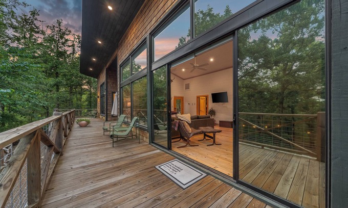 Golden Cabine | Luxe Couples Retreat | Timeless Maine Charm