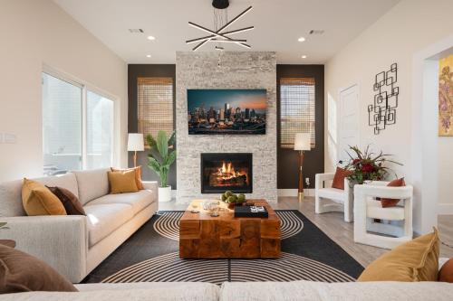 Washington Ave./ Memorial Park Maison | Tranquil Luxury in Central Houston w Rooftop & Balcony