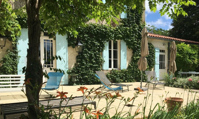 Neuffons Maison | Tranquil Maison de Maître With a Private Pool in the Countryside