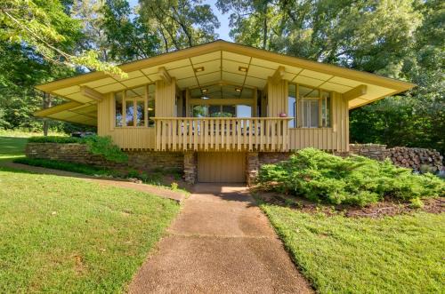 Hardy Maison | Tranquil Mid-Century Modern Cottage with Forest View