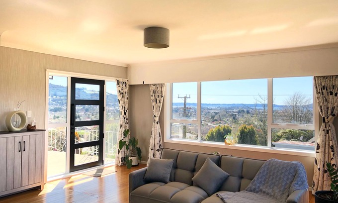 Rotorua Maison | Tranquil mountain peak