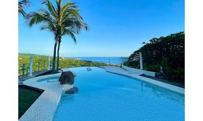 El Sunzal Maison | Tranquil Oceanview Guesthouse w/ Luxurious Pool