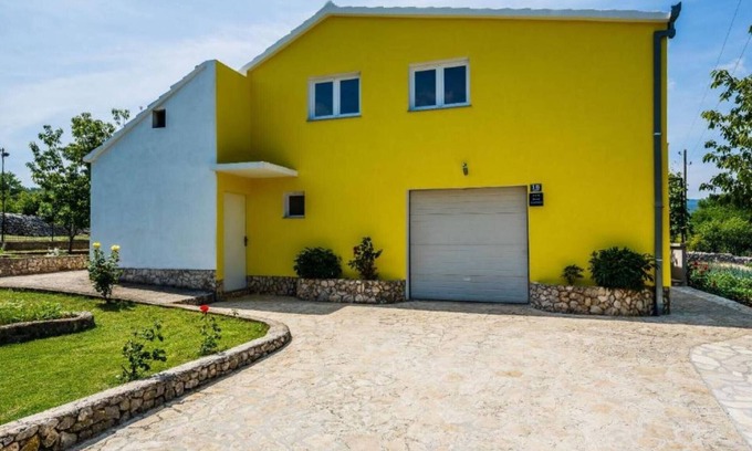 Primorski Dolac Maison | Tranquil Oasis Holiday Home Primorski Dolac with Pool - Three Bedroom Holiday Home with Pool