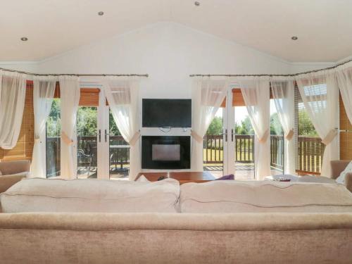 Puxton Maison | Tranquil Orchard Lodge - Weston-super-Mare