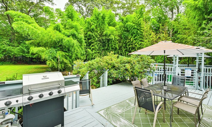 Hauppauge Maison | Tranquil & Pet-Friendly Estate on Long Island!