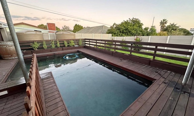Parow North Appartement | Tranquil Pool Side Apartment