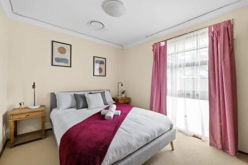 Milperra Maison | Tranquil Queen Room - Centrally Located at Milperra - Shared Bathroom