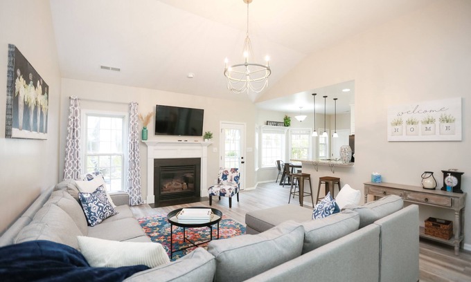 Stallings Maison | Tranquil Ranch Home. Perfect family getaway. Sleeps 12