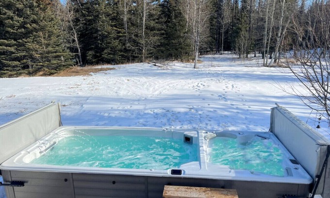 Division No. 14 Maison | Tranquil Retreat w Pool & HotTub