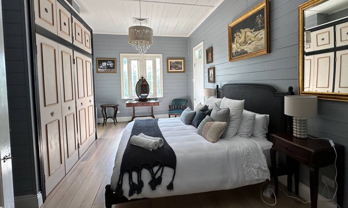 Ewingsdale Maison | Tranquil Retreat: Charming Country Homestead on 12 Acres, 6km to Byron Bay