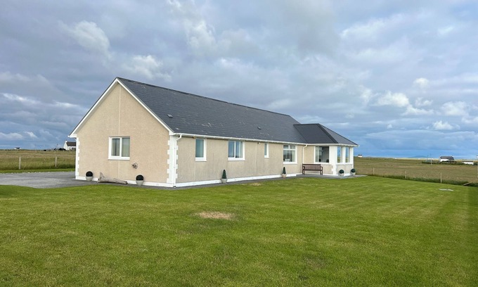 Baleshare Maison | TRANQUIL SANDS - A Pet Friendly Bungalow, walking distance to a stunning Beach