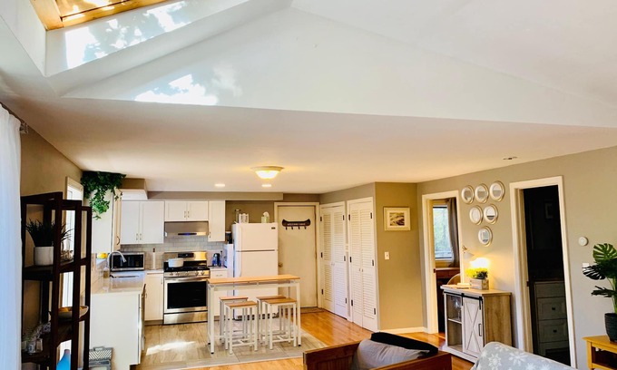 Kittery Point Cottage | Sunny & Tranquil- Waterview Seacoast Gateaway