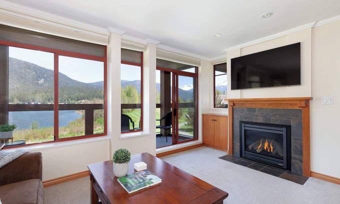 Nicklaus North Copropriété | Condo with Lake & Golf Course Views from Balcony