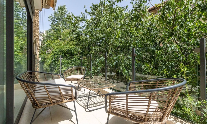 Katamon Appartement | Tranquil, spacious, comfortable, Best Location. Sleeps 6