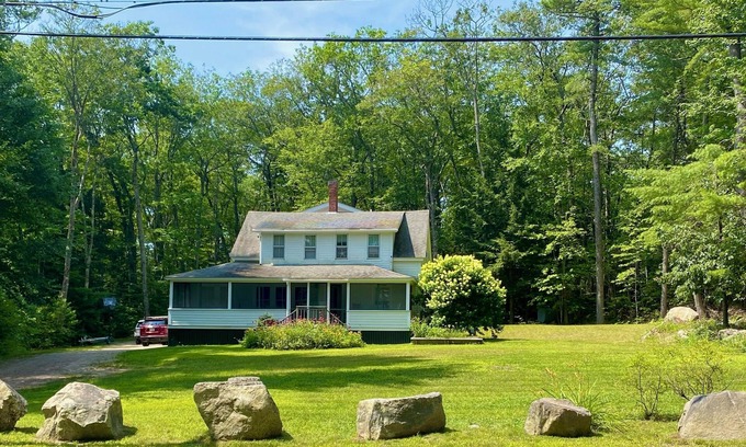 Sebago Maison | Tranquille, spacieuse, Vacances Maison, Bord de l'eau privée, 6 BR, 2 BA