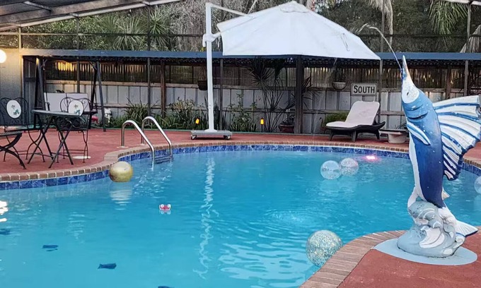 Inverness Appartement | Tranquil Studio with beautiful salt water pool