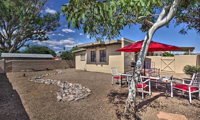 Sam Hughes Maison | Tranquil Tucson Home w/ Yard - Walk to U of A