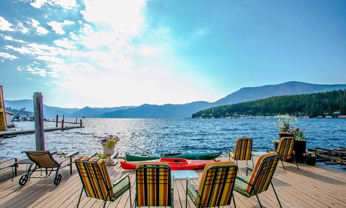 Bayview Maison | Tranquil Waters Float Home