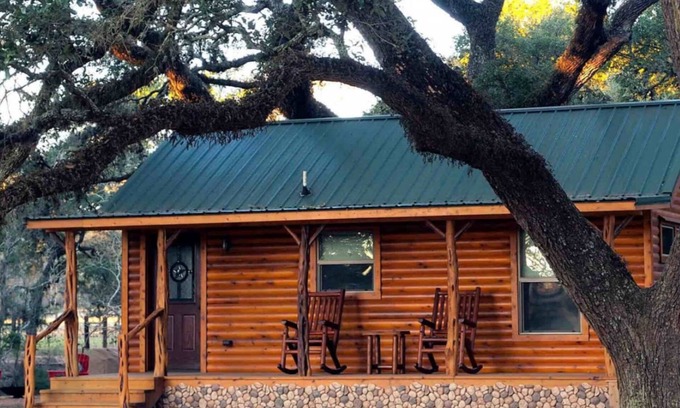 Cat Spring Cabine | Tranquility Cabin Surrounded By Live Oak Trees With A Fabulous Hot Tub!