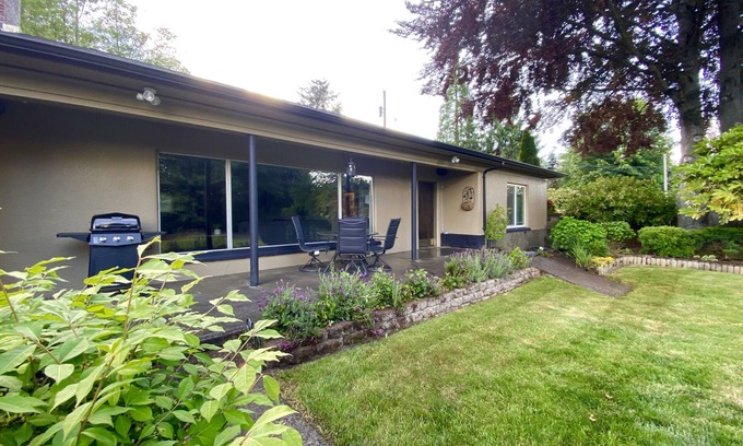 West Side Highway Maison | Tranquility on Beacon Hill