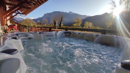 Bedous Hôtel | Transhumance & cie, Auberge, Appartements & SPA