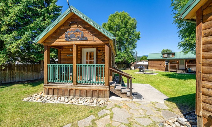 Northport Cabine | Trapper cabin