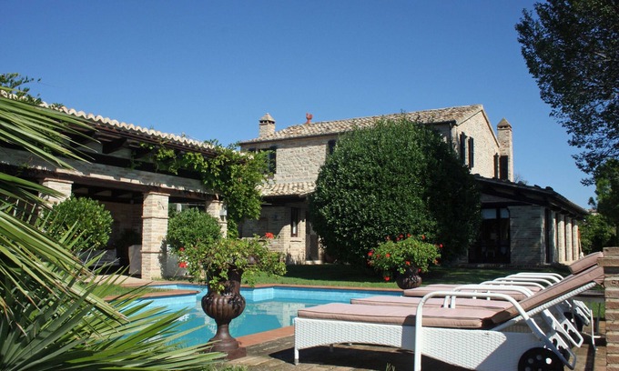 Monte Rinaldo Maison | Traum Villa mit Pool und Überdachtem Freisitz+grill