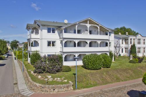 Gohren Appartement | traumhafter Meerblick, schicke Ferienwohnung mit Balkon - Villa Fernsicht FeWo 12