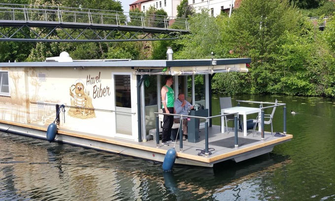 Havelsee Maison | Traumhaus auf dem Wasser – Modernisiertes Hausboot 13 x 4 m