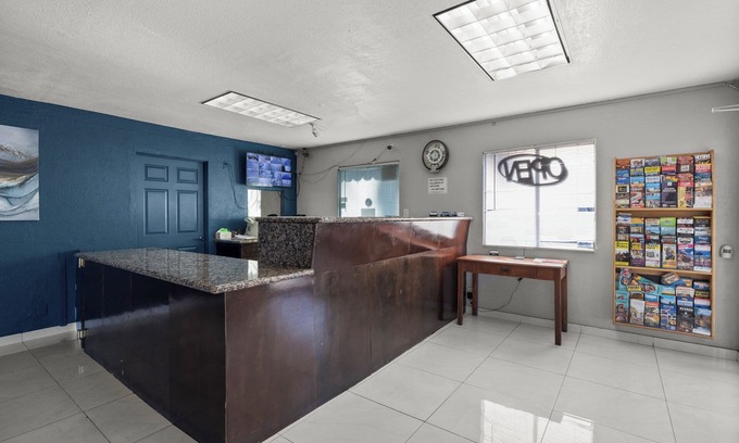 Alhambra Maison | Travel Inn - In Phoenix (Alhambra)
