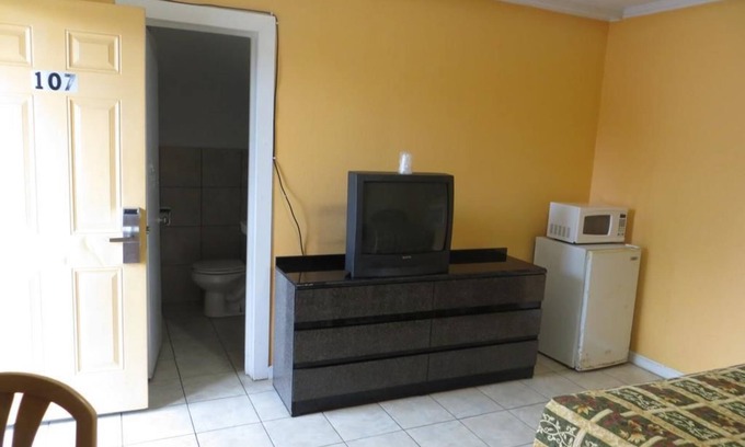 El Campo Hôtel | Travel Inn & Suites