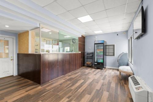 Humble Hôtel | Travel Inn & Suites