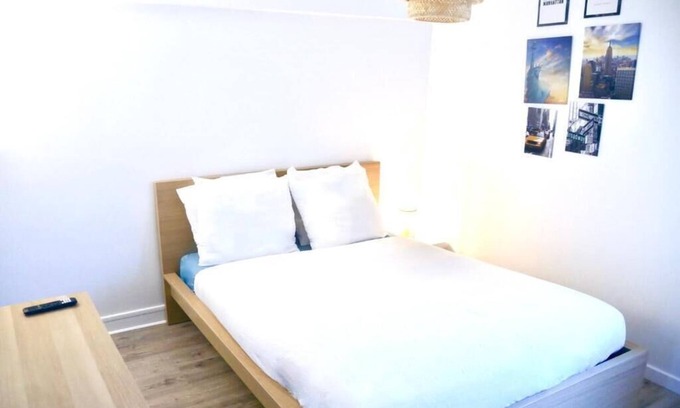 Sens Lit Et Petit-Déjeuner | Travel New York Shared Accommodation