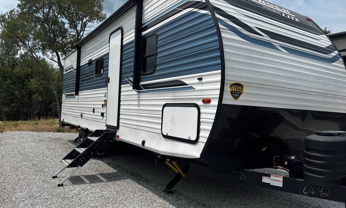 Bridgeport Station Balnéaire | Travel Trailer With a Lake View: Your Cozy Escape Awaits!