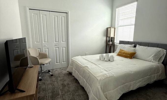 Winter Haven Appartement | Traveling workers 1bed and living space/pets friendly