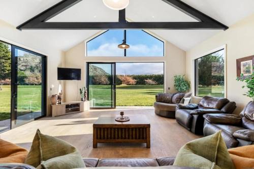 Arrow Junction Maison | Travellers Retreat Live The Dream