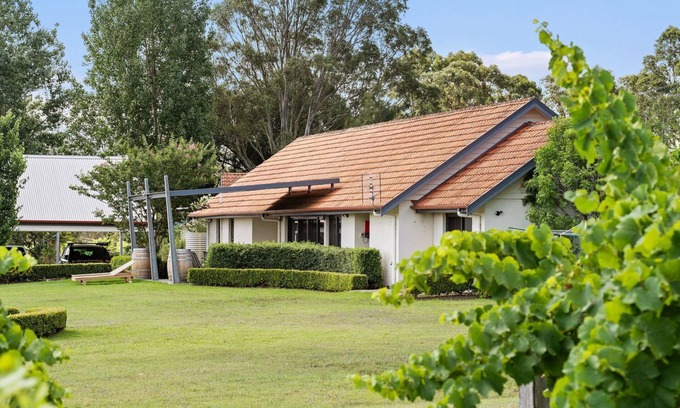 Pokolbin Maison | Travertine Vineyard Retreat - Stay Among the Vines